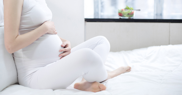 Správné polohy při spánku v těhotenství