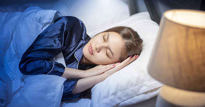 Typy světla a jejich vliv na kvalitu spánku + rady, jak  se lépe vyspat